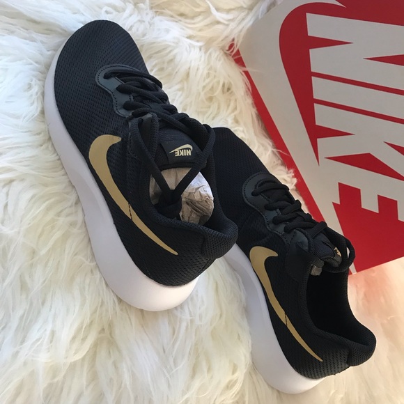 NIB Nike Tanjun Big Kid’s Sneaker - Picture 8 of 8